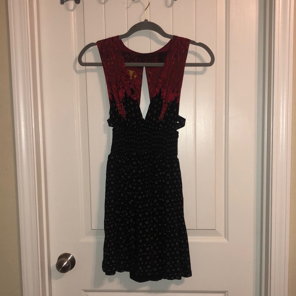 FREE PEOPLE red and black sun dress! Low neck